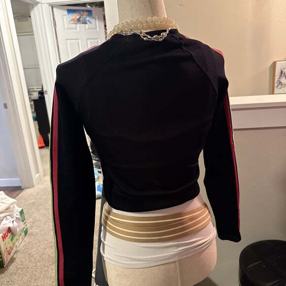 Fabletics Aisley Seamless Black Striped Long-Sleeve Crop Top - Picture 3 of 4